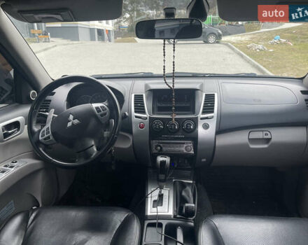 Черный Мицубиси Паджеро Спорт, объемом двигателя 2.48 л и пробегом 221 тыс. км за 15000 $, фото 6 на Automoto.ua