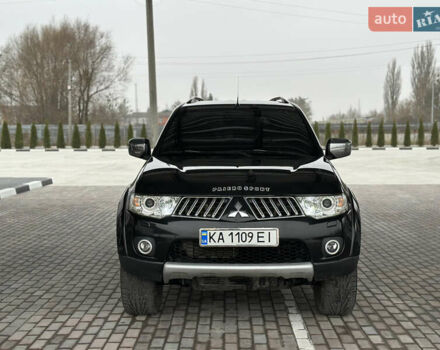 Черный Мицубиси Паджеро Спорт, объемом двигателя 2.5 л и пробегом 295 тыс. км за 13200 $, фото 17 на Automoto.ua