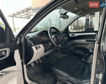 Черный Мицубиси Паджеро Спорт, объемом двигателя 2.5 л и пробегом 295 тыс. км за 13200 $, фото 30 на Automoto.ua