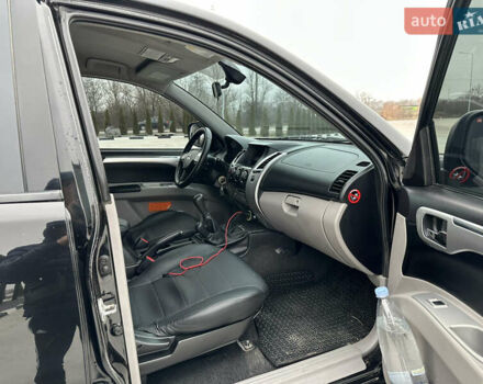 Черный Мицубиси Паджеро Спорт, объемом двигателя 2.5 л и пробегом 295 тыс. км за 13200 $, фото 44 на Automoto.ua