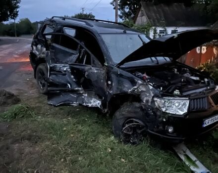 Черный Мицубиси Паджеро Спорт, объемом двигателя 2.5 л и пробегом 200 тыс. км за 6000 $, фото 1 на Automoto.ua