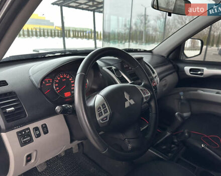 Черный Мицубиси Паджеро Спорт, объемом двигателя 2.5 л и пробегом 295 тыс. км за 13200 $, фото 32 на Automoto.ua