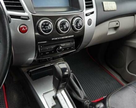 Чорний Міцубісі Паджеро Спорт, об'ємом двигуна 2.48 л та пробігом 300 тис. км за 15500 $, фото 5 на Automoto.ua