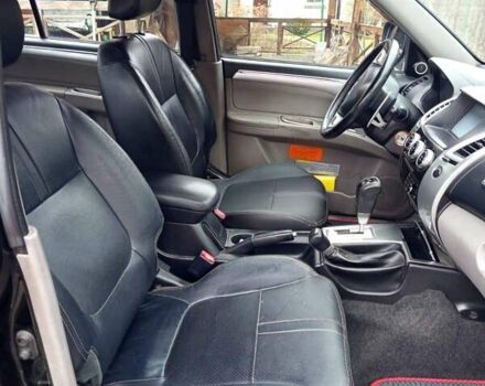 Чорний Міцубісі Паджеро Спорт, об'ємом двигуна 2.48 л та пробігом 300 тис. км за 15500 $, фото 12 на Automoto.ua