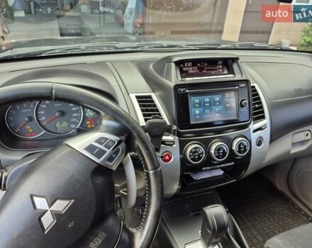 Чорний Міцубісі Паджеро Спорт, об'ємом двигуна 2.48 л та пробігом 192 тис. км за 16300 $, фото 15 на Automoto.ua