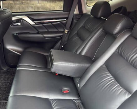 Чорний Міцубісі Паджеро Спорт, об'ємом двигуна 2.44 л та пробігом 96 тис. км за 28799 $, фото 37 на Automoto.ua