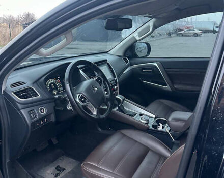 Чорний Міцубісі Паджеро Спорт, об'ємом двигуна 2.44 л та пробігом 48 тис. км за 40000 $, фото 4 на Automoto.ua