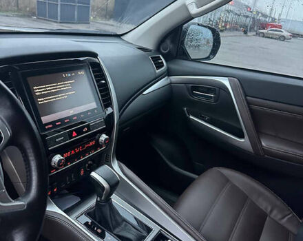 Чорний Міцубісі Паджеро Спорт, об'ємом двигуна 2.44 л та пробігом 48 тис. км за 40000 $, фото 5 на Automoto.ua