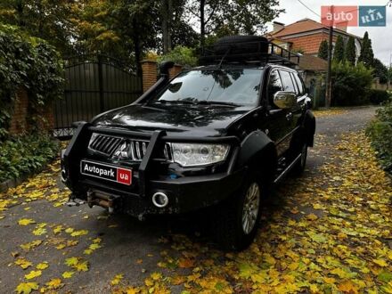 Черный Мицубиси Паджеро Спорт, объемом двигателя 2.5 л и пробегом 334 тыс. км за 13790 $, фото 1 на Automoto.ua