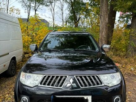 Черный Мицубиси Паджеро Спорт, объемом двигателя 2.5 л и пробегом 208 тыс. км за 13000 $, фото 1 на Automoto.ua