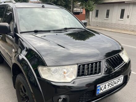 Черный Мицубиси Паджеро Спорт, объемом двигателя 2.5 л и пробегом 200 тыс. км за 6000 $, фото 1 на Automoto.ua