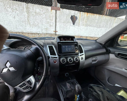 Коричневый Мицубиси Паджеро Спорт, объемом двигателя 2.48 л и пробегом 293 тыс. км за 16000 $, фото 6 на Automoto.ua