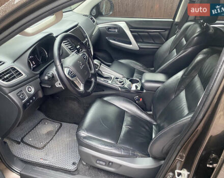 Коричневий Міцубісі Паджеро Спорт, об'ємом двигуна 2.44 л та пробігом 179 тис. км за 27500 $, фото 5 на Automoto.ua