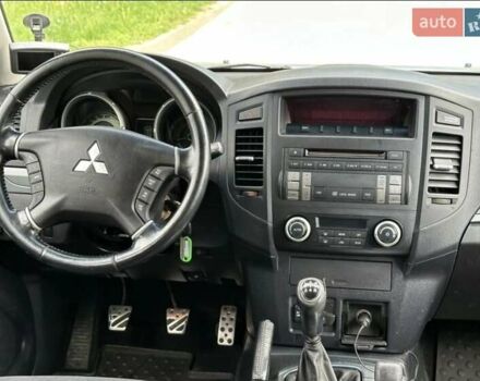 Серый Мицубиси Паджеро Спорт, объемом двигателя 3 л и пробегом 228 тыс. км за 5000 $, фото 2 на Automoto.ua