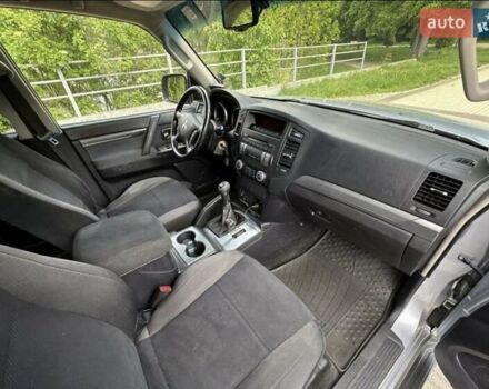 Серый Мицубиси Паджеро Спорт, объемом двигателя 3 л и пробегом 228 тыс. км за 5000 $, фото 4 на Automoto.ua