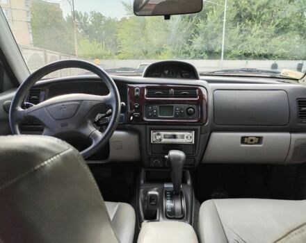 Серый Мицубиси Паджеро Спорт, объемом двигателя 3 л и пробегом 215 тыс. км за 8000 $, фото 3 на Automoto.ua