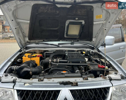 Серый Мицубиси Паджеро Спорт, объемом двигателя 2.5 л и пробегом 250 тыс. км за 8999 $, фото 12 на Automoto.ua