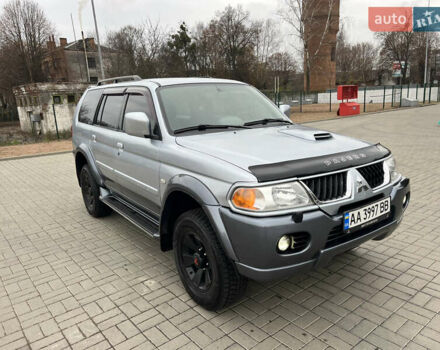 Серый Мицубиси Паджеро Спорт, объемом двигателя 2.5 л и пробегом 250 тыс. км за 8999 $, фото 3 на Automoto.ua
