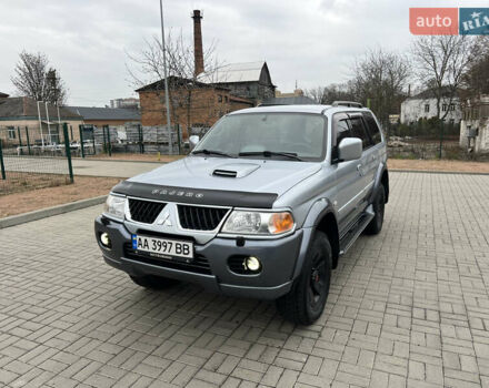 Серый Мицубиси Паджеро Спорт, объемом двигателя 2.5 л и пробегом 250 тыс. км за 8999 $, фото 1 на Automoto.ua