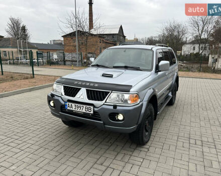 Серый Мицубиси Паджеро Спорт, объемом двигателя 2.5 л и пробегом 250 тыс. км за 8999 $, фото 2 на Automoto.ua