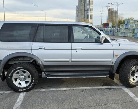 Серый Мицубиси Паджеро Спорт, объемом двигателя 2.5 л и пробегом 250 тыс. км за 4724 $, фото 2 на Automoto.ua