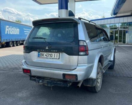 Сірий Міцубісі Паджеро Спорт, об'ємом двигуна 2.5 л та пробігом 300 тис. км за 9000 $, фото 2 на Automoto.ua