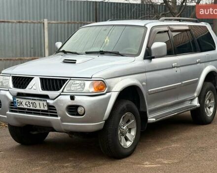 Сірий Міцубісі Паджеро Спорт, об'ємом двигуна 2.5 л та пробігом 300 тис. км за 8800 $, фото 1 на Automoto.ua