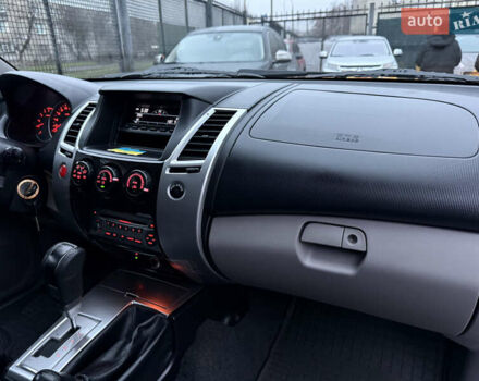 Серый Мицубиси Паджеро Спорт, объемом двигателя 2.5 л и пробегом 107 тыс. км за 12900 $, фото 18 на Automoto.ua