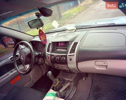 Серый Мицубиси Паджеро Спорт, объемом двигателя 2.5 л и пробегом 253 тыс. км за 12000 $, фото 4 на Automoto.ua