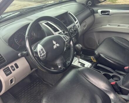 Сірий Міцубісі Паджеро Спорт, об'ємом двигуна 2.5 л та пробігом 170 тис. км за 13500 $, фото 13 на Automoto.ua