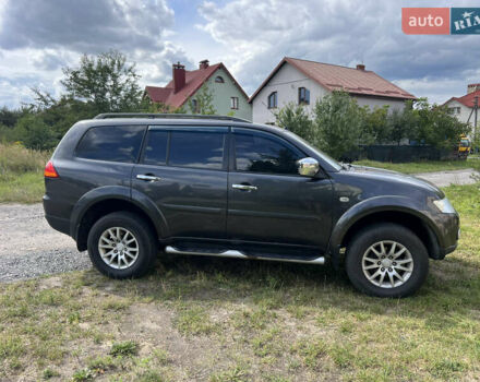 Сірий Міцубісі Паджеро Спорт, об'ємом двигуна 2.48 л та пробігом 296 тис. км за 12000 $, фото 2 на Automoto.ua