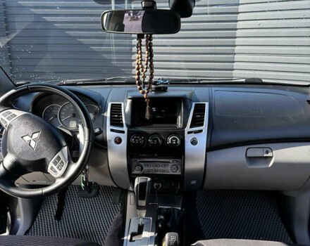 Сірий Міцубісі Паджеро Спорт, об'ємом двигуна 2.48 л та пробігом 225 тис. км за 13200 $, фото 11 на Automoto.ua