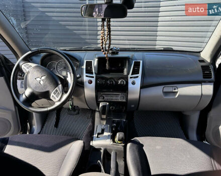 Сірий Міцубісі Паджеро Спорт, об'ємом двигуна 2.48 л та пробігом 225 тис. км за 13200 $, фото 10 на Automoto.ua