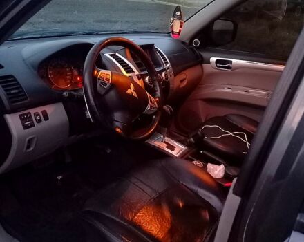 Серый Мицубиси Паджеро Спорт, объемом двигателя 2.5 л и пробегом 211 тыс. км за 12000 $, фото 4 на Automoto.ua