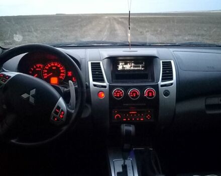 Серый Мицубиси Паджеро Спорт, объемом двигателя 2.5 л и пробегом 211 тыс. км за 12000 $, фото 3 на Automoto.ua