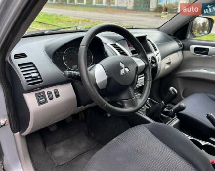 Серый Мицубиси Паджеро Спорт, объемом двигателя 0 л и пробегом 121 тыс. км за 11500 $, фото 24 на Automoto.ua