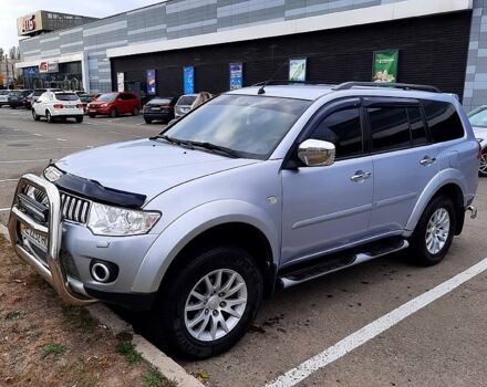 Серый Мицубиси Паджеро Спорт, объемом двигателя 2.5 л и пробегом 177 тыс. км за 19999 $, фото 1 на Automoto.ua