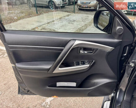 Серый Мицубиси Паджеро Спорт, объемом двигателя 2.44 л и пробегом 117 тыс. км за 33000 $, фото 7 на Automoto.ua