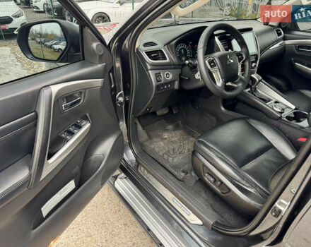 Серый Мицубиси Паджеро Спорт, объемом двигателя 2.44 л и пробегом 117 тыс. км за 33000 $, фото 4 на Automoto.ua