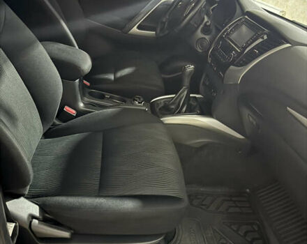 Серый Мицубиси Паджеро Спорт, объемом двигателя 2.4 л и пробегом 28 тыс. км за 30999 $, фото 5 на Automoto.ua