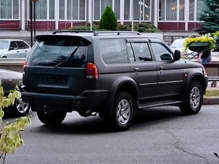 Серый Мицубиси Паджеро Спорт, объемом двигателя 3 л и пробегом 240 тыс. км за 8000 $, фото 1 на Automoto.ua