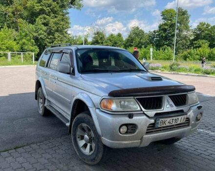 Сірий Міцубісі Паджеро Спорт, об'ємом двигуна 2.5 л та пробігом 300 тис. км за 9000 $, фото 1 на Automoto.ua
