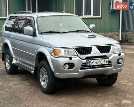 Сірий Міцубісі Паджеро Спорт, об'ємом двигуна 2.5 л та пробігом 300 тис. км за 8800 $, фото 1 на Automoto.ua