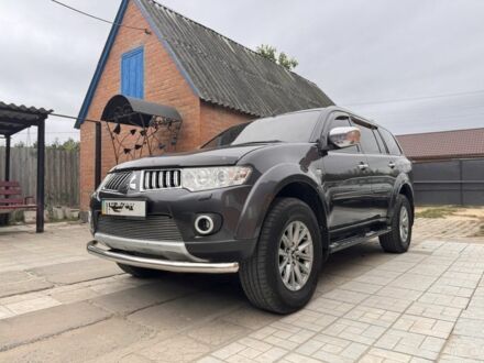 Серый Мицубиси Паджеро Спорт, объемом двигателя 2.5 л и пробегом 190 тыс. км за 15000 $, фото 1 на Automoto.ua