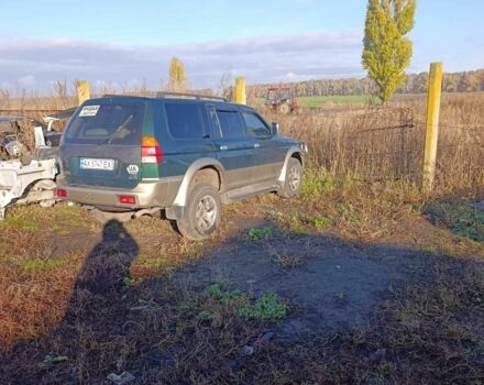 Зеленый Мицубиси Паджеро Спорт, объемом двигателя 3 л и пробегом 300 тыс. км за 5900 $, фото 1 на Automoto.ua