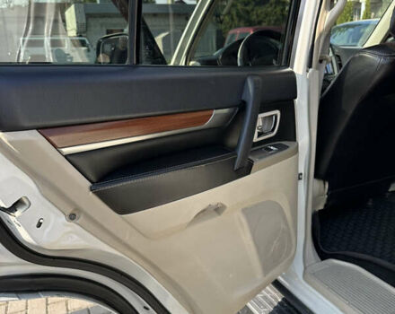 Белый Мицубиси Паджеро Вагон, объемом двигателя 3 л и пробегом 250 тыс. км за 10900 $, фото 14 на Automoto.ua