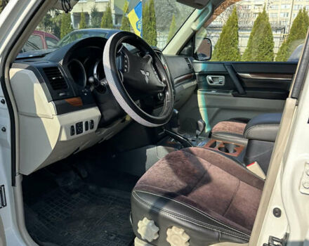 Белый Мицубиси Паджеро Вагон, объемом двигателя 3 л и пробегом 250 тыс. км за 10900 $, фото 11 на Automoto.ua