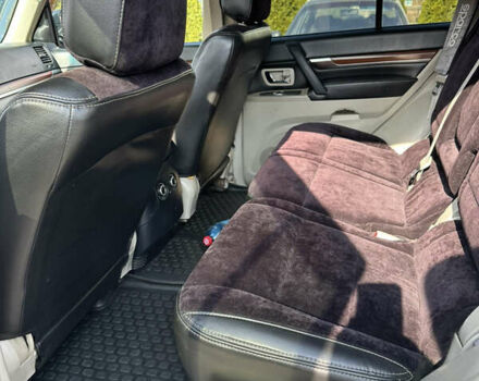 Белый Мицубиси Паджеро Вагон, объемом двигателя 3 л и пробегом 250 тыс. км за 10900 $, фото 15 на Automoto.ua