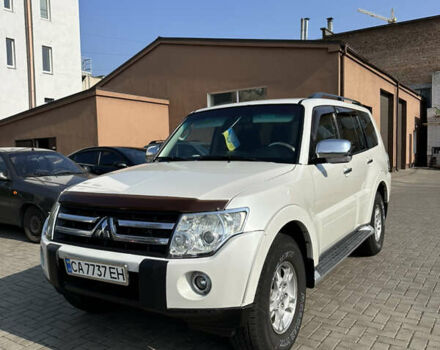 Белый Мицубиси Паджеро Вагон, объемом двигателя 3 л и пробегом 250 тыс. км за 10900 $, фото 2 на Automoto.ua