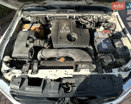 Белый Мицубиси Паджеро Вагон, объемом двигателя 3.2 л и пробегом 292 тыс. км за 12500 $, фото 58 на Automoto.ua